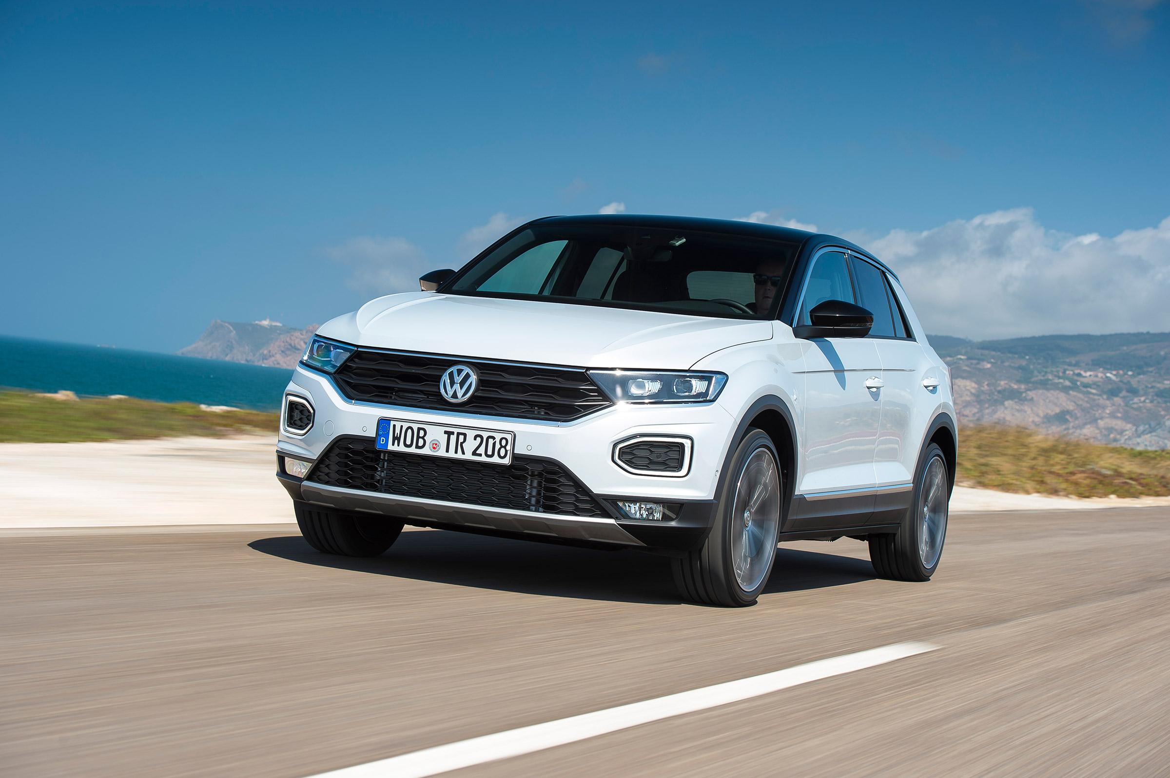 Volkswagen T-Roc - front action