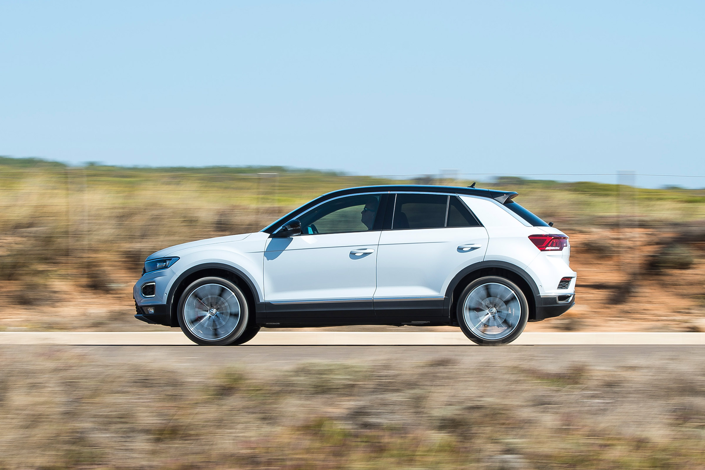 Volkswagen T-Roc - side