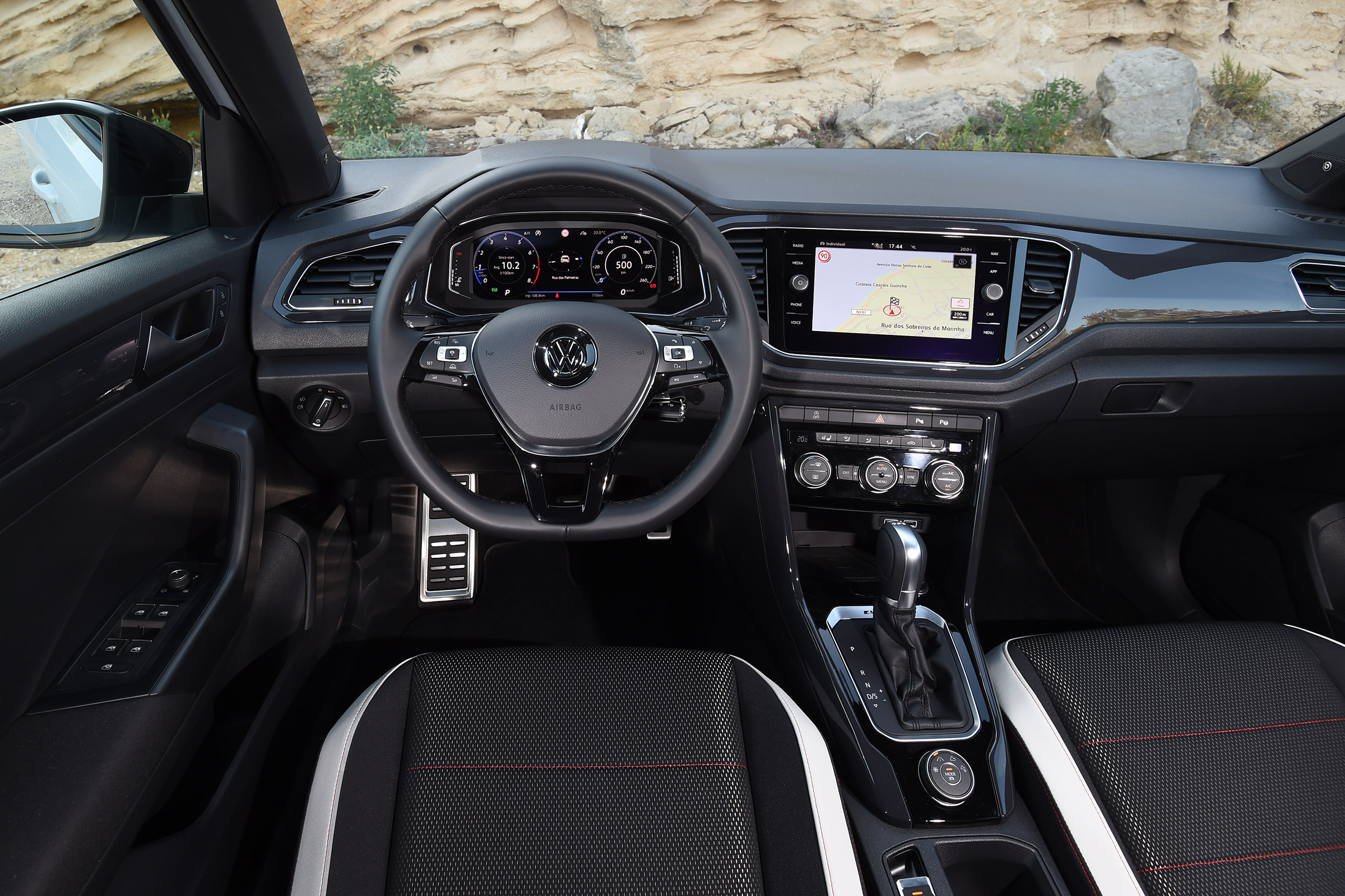 Volkswagen T-Roc - dash