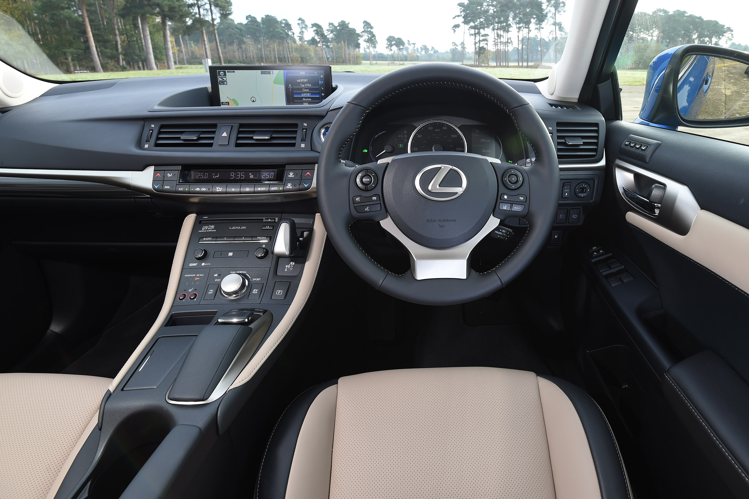 Lexus CT 200h - dash