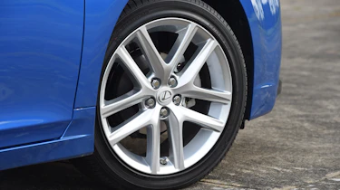 Lexus CT 200h - wheel