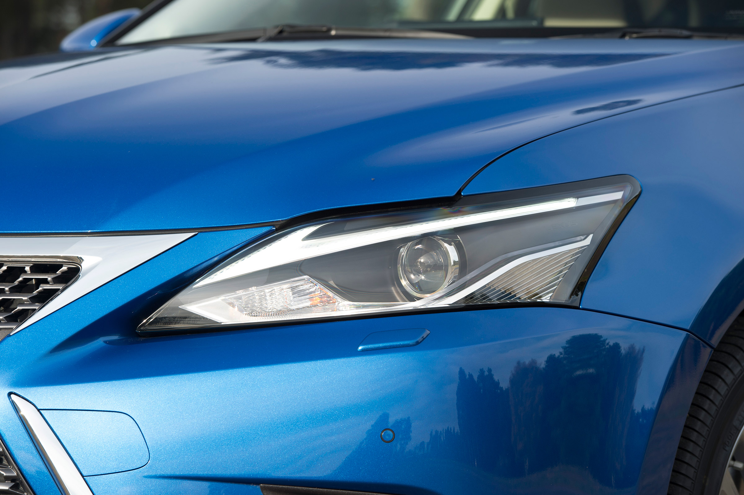 Lexus CT 200h - front light detail