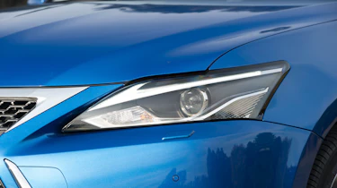Lexus CT 200h - front light detail
