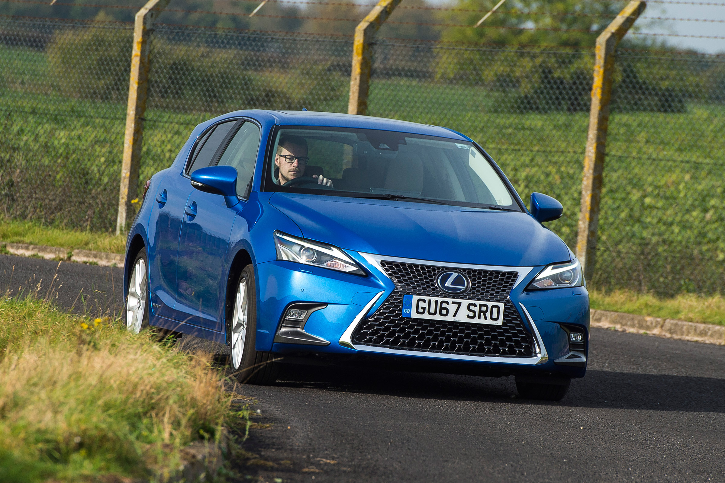 Lexus CT 200h - front cornering