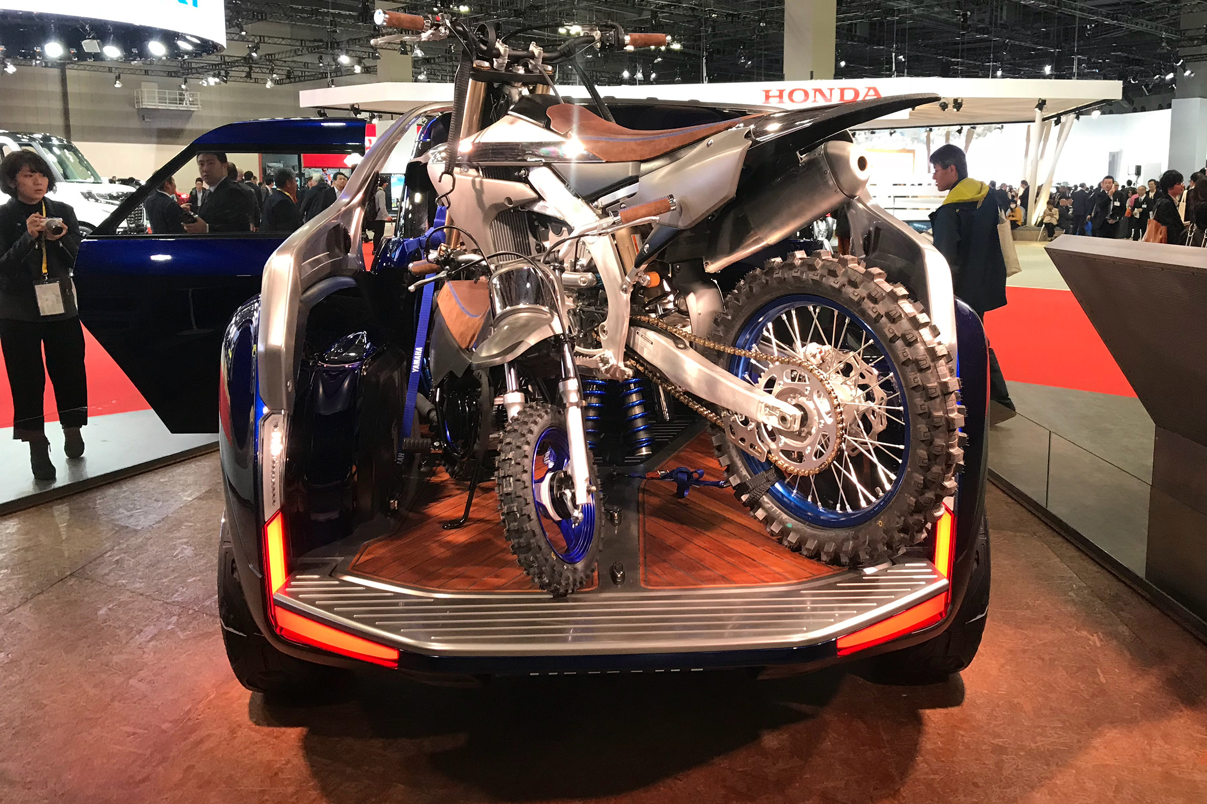 Yamaha Cross Hub Concept - Tokyo full rear