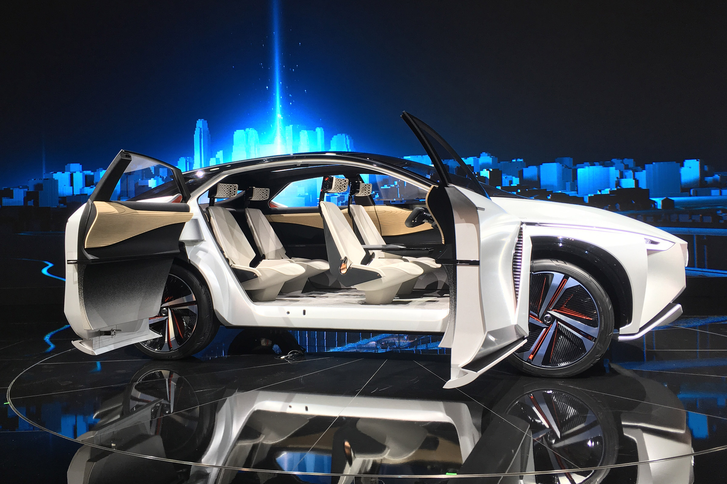 Nissan IMx SUV concept - Tokyo doors open