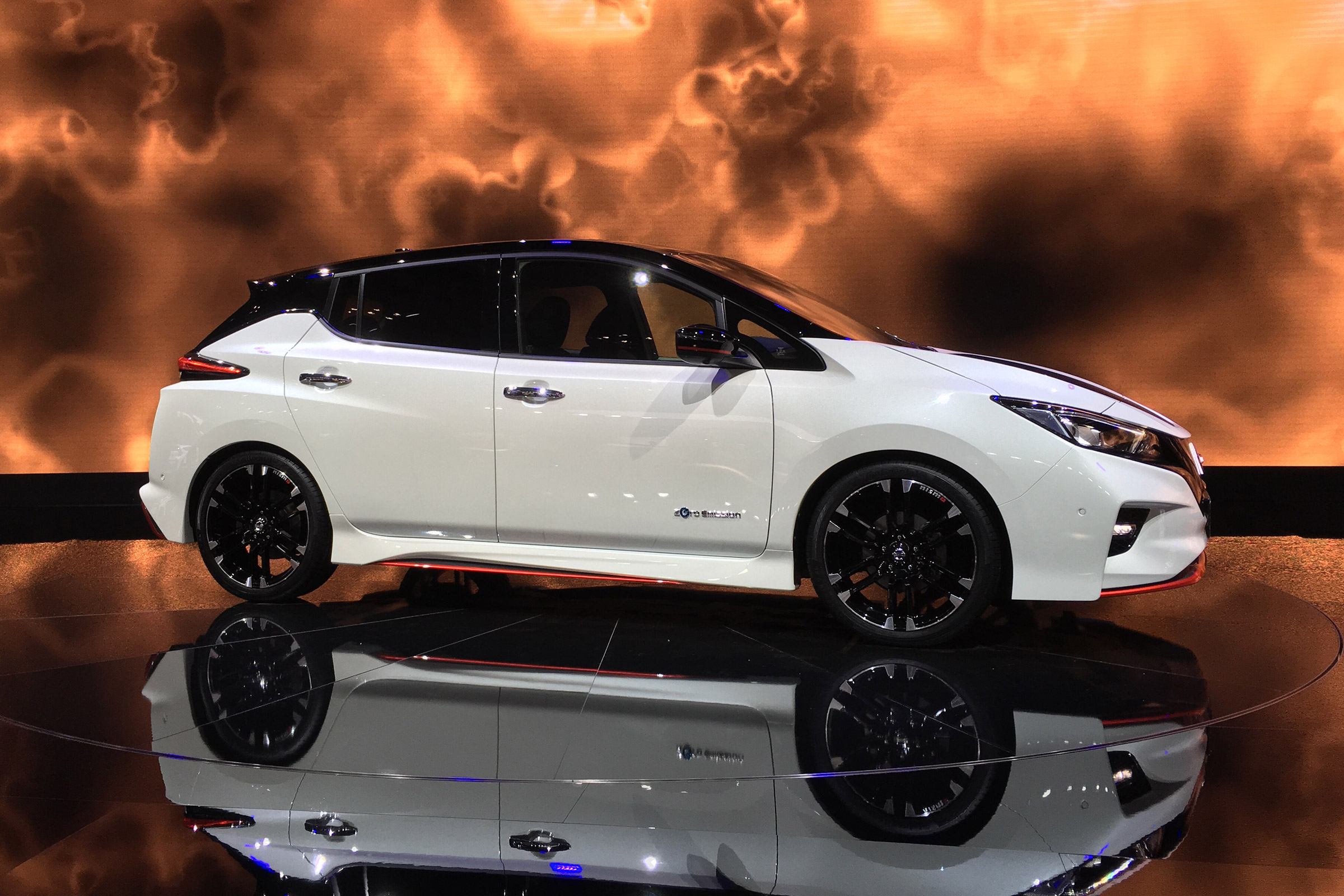 Nissan Leaf Nismo - Tokyo side static