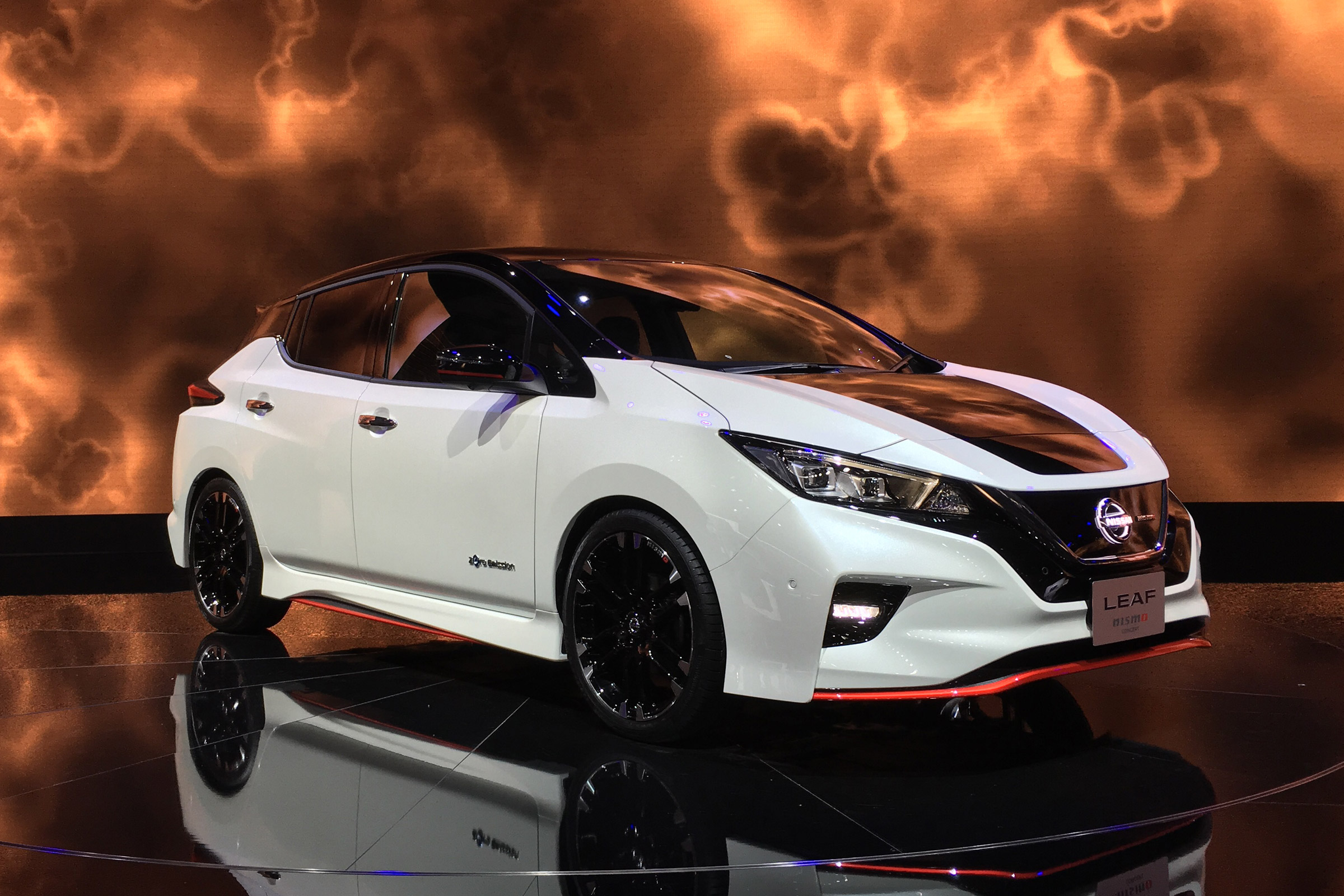 Nissan Leaf Nismo - Tokyo front/side