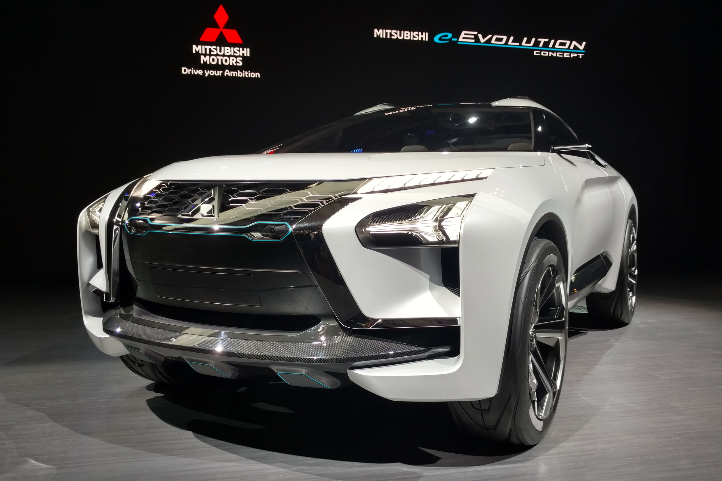 Mitsubishi e-Evolution concept - Tokyo front