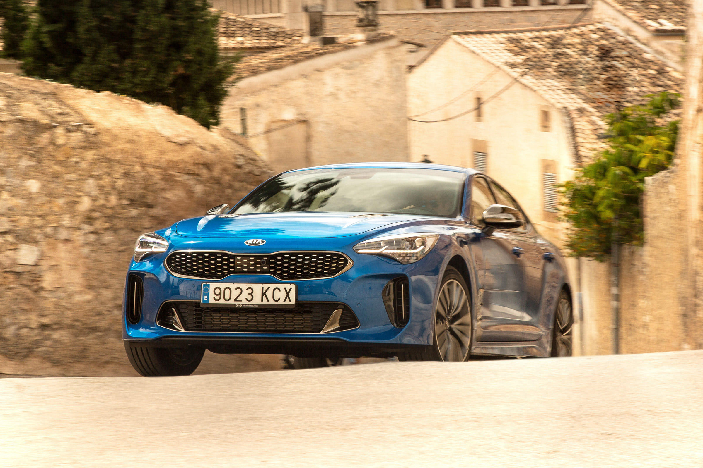 Kia Stinger - front 