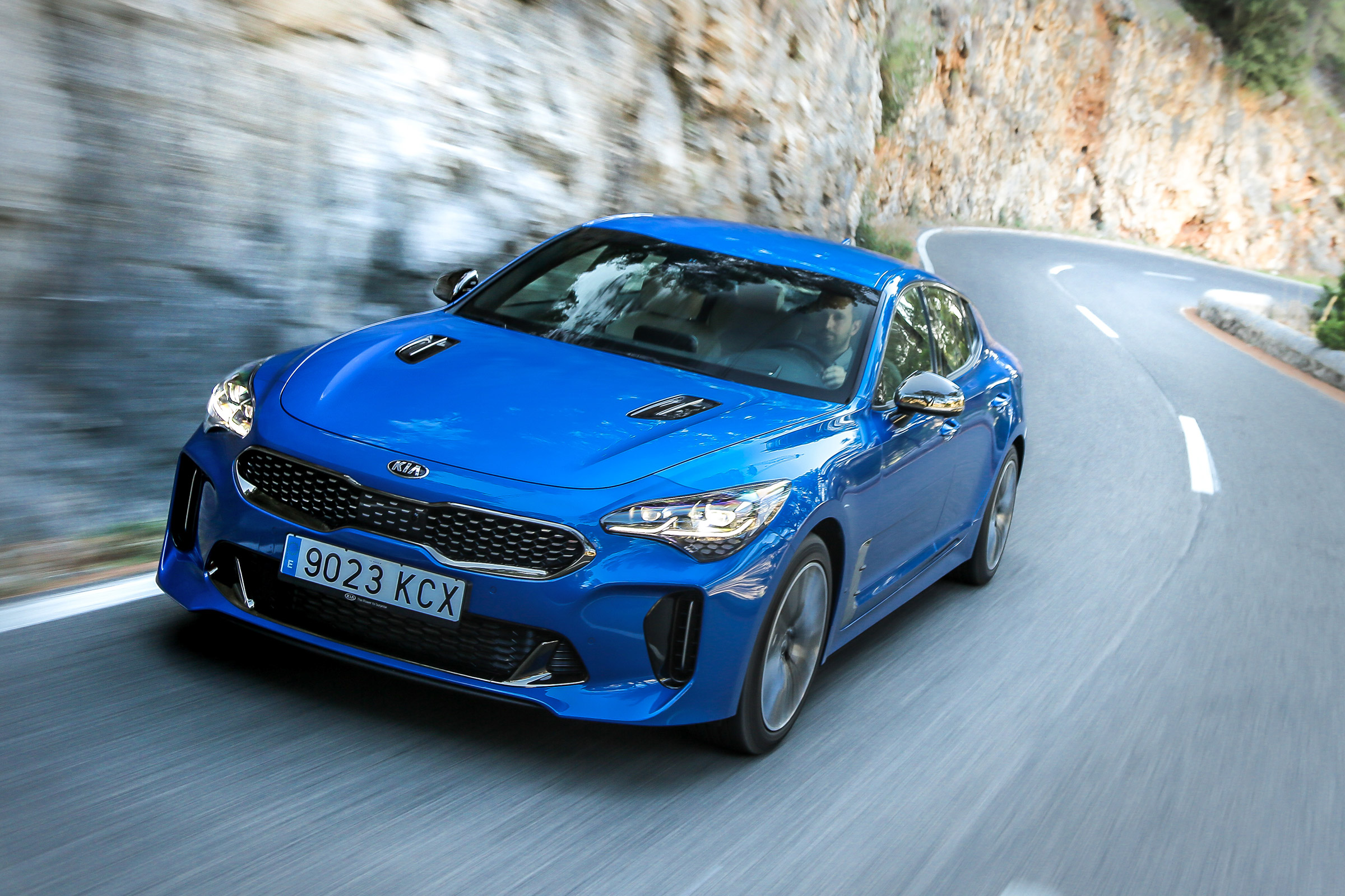 Kia Stinger - front panning