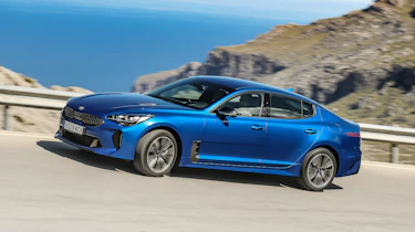 Kia Stinger - side