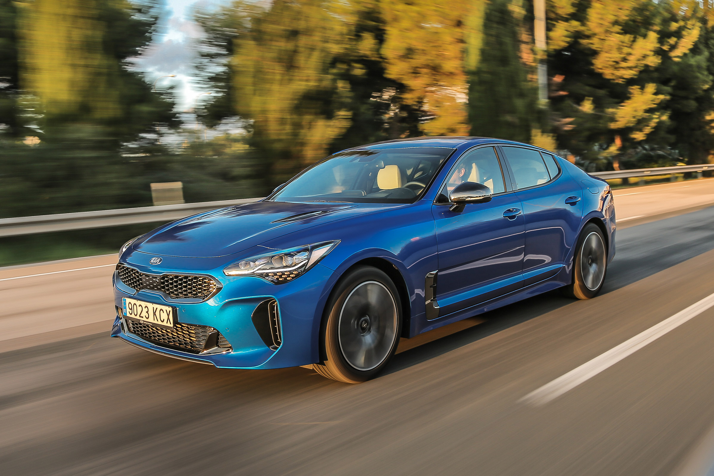 Kia Stinger - front action