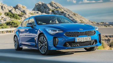 Kia Stinger - front cornering