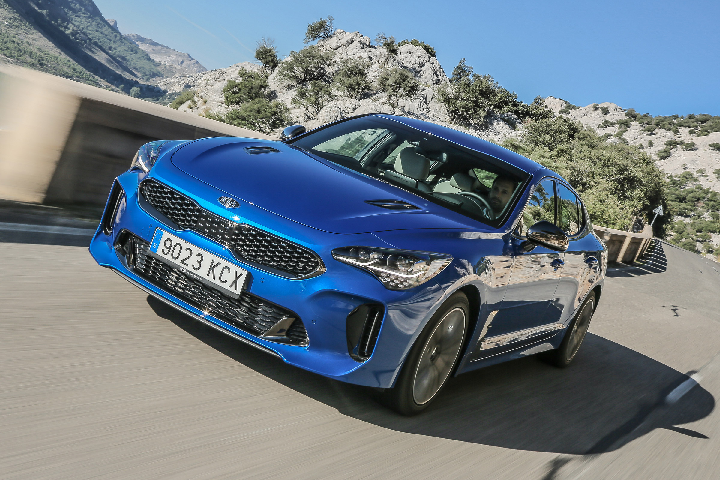 Kia Stinger - front tracking