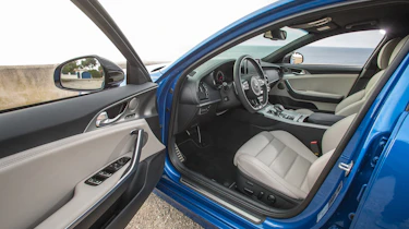 Kia Stinger - door open