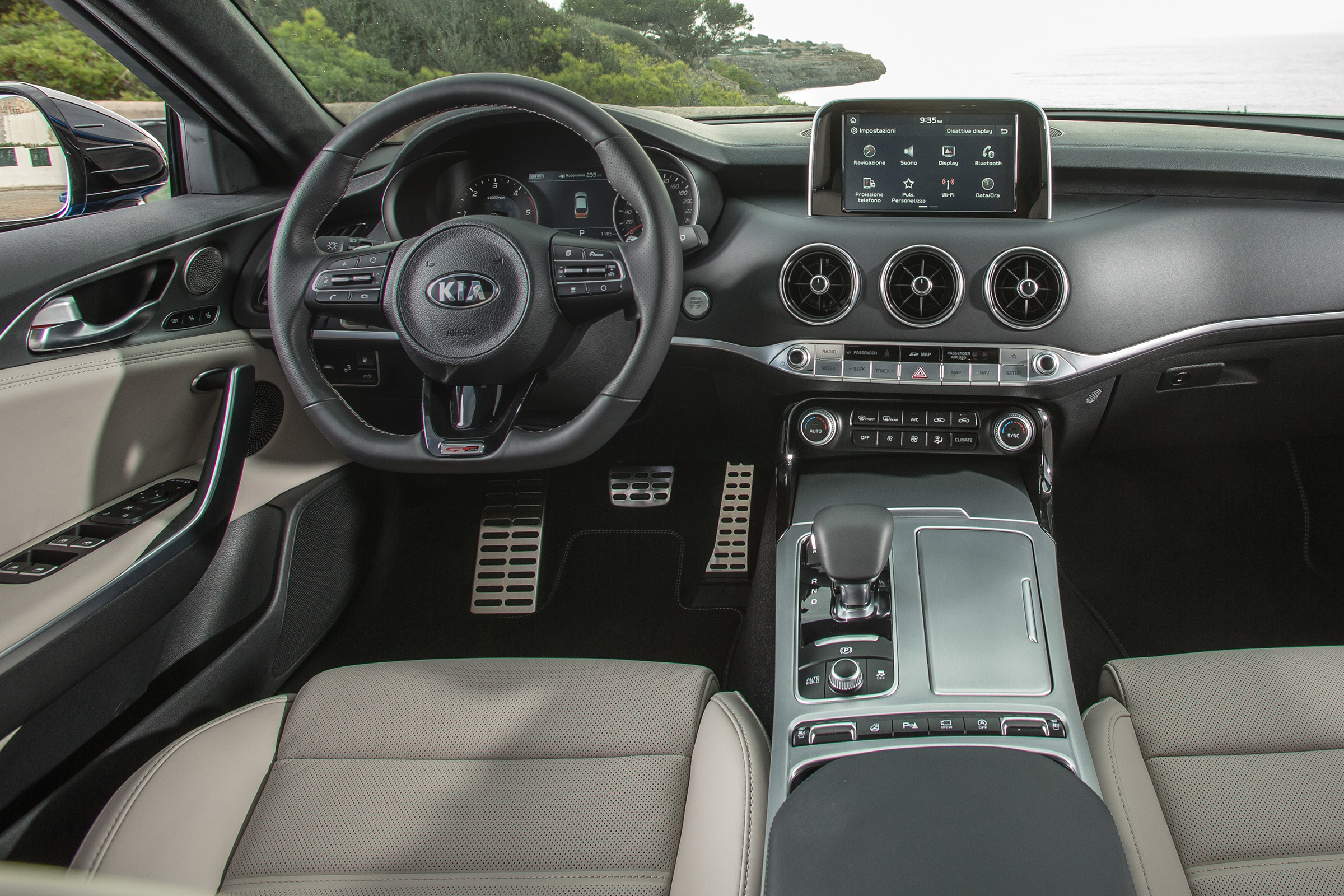Kia Stinger - dash
