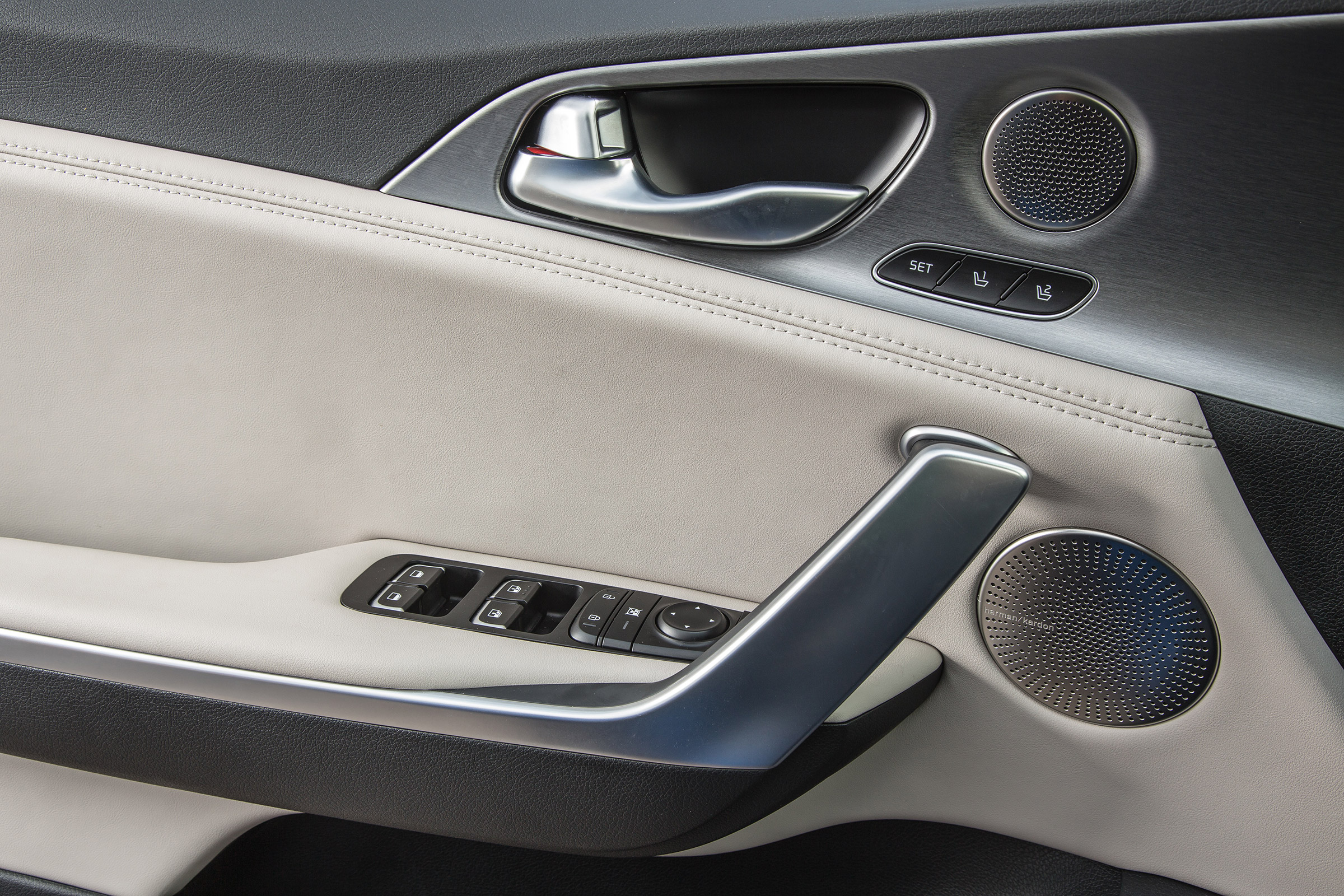 Kia Stinger - seat details