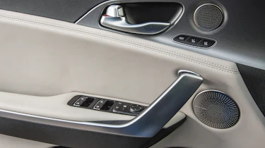 Kia Stinger - seat details