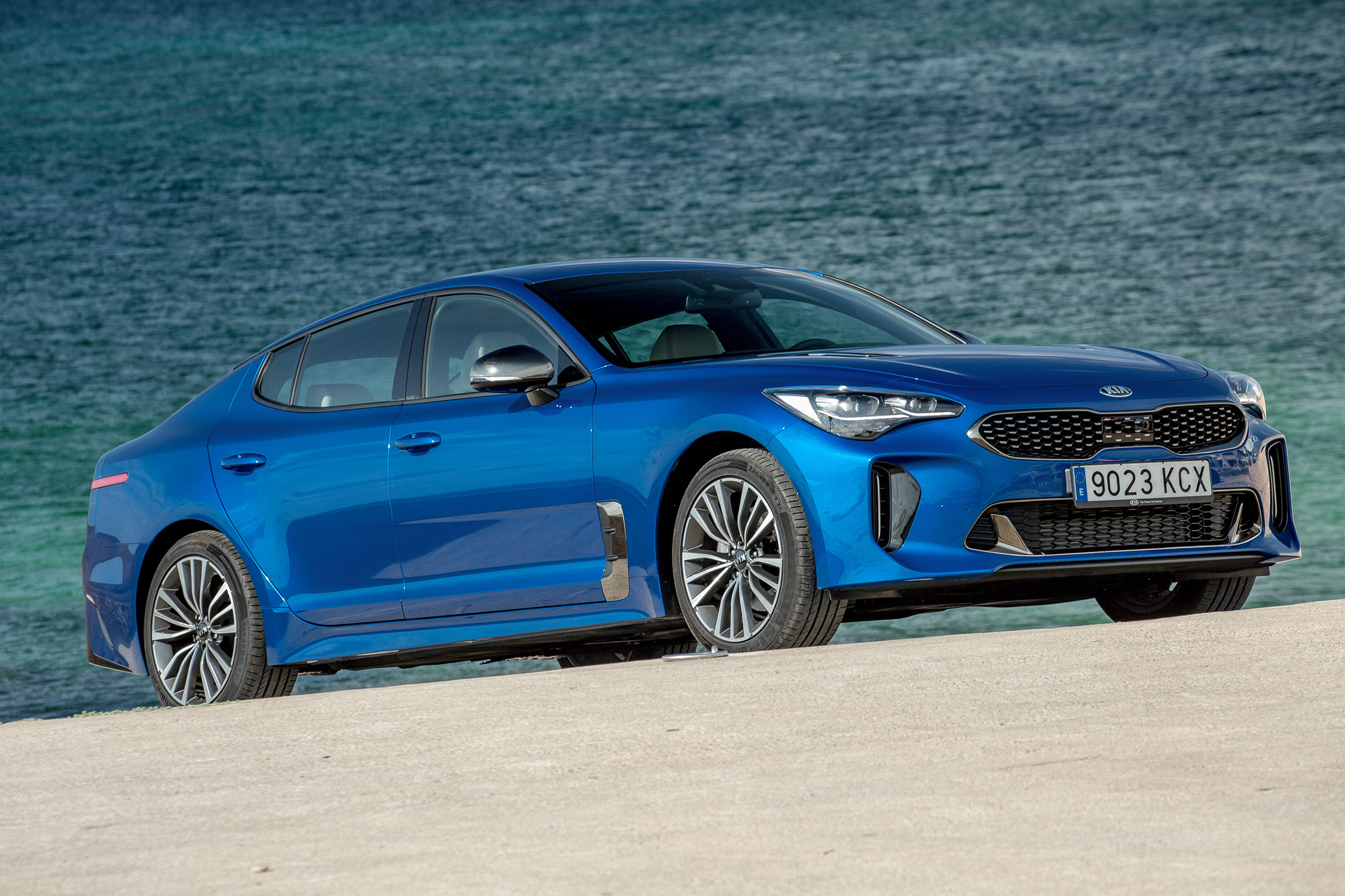 Kia Stinger - front static