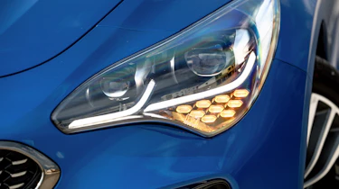 Kia Stinger - front light detail