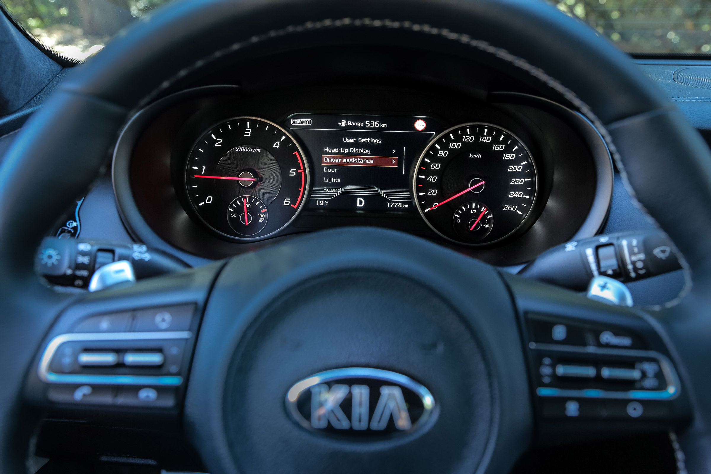 Kia Stinger - dials