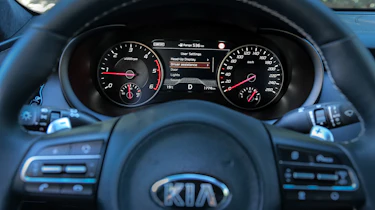Kia Stinger - dials