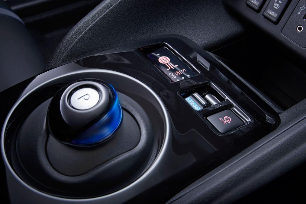 2017 Nissan Leaf - controls