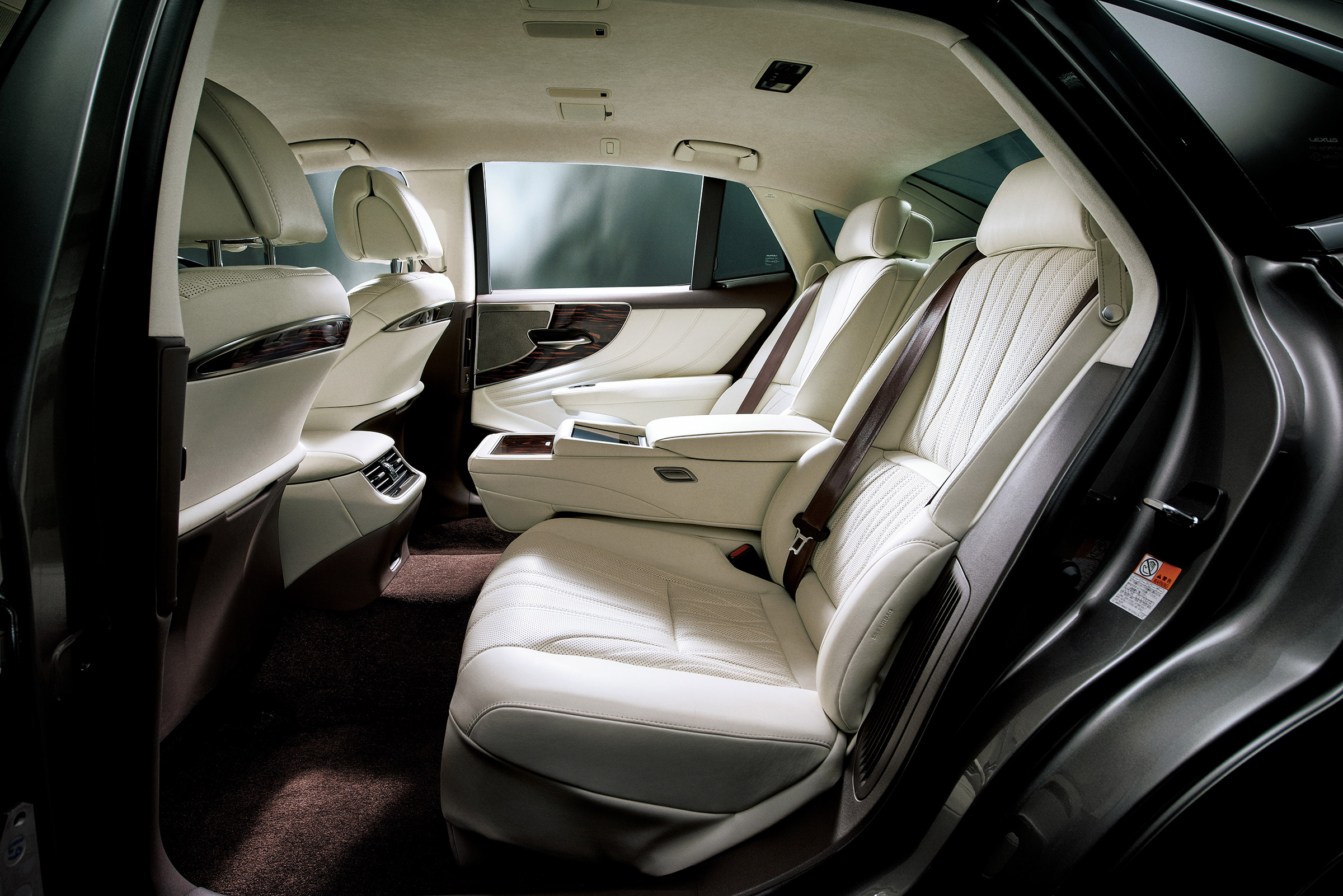 Lexus LS review - back seats