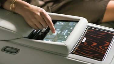 Lexus LS review - touchscreen