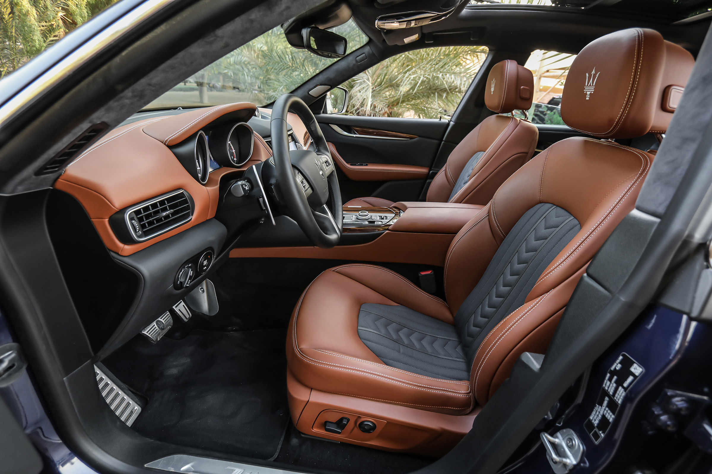 Maserati Levante - front seats