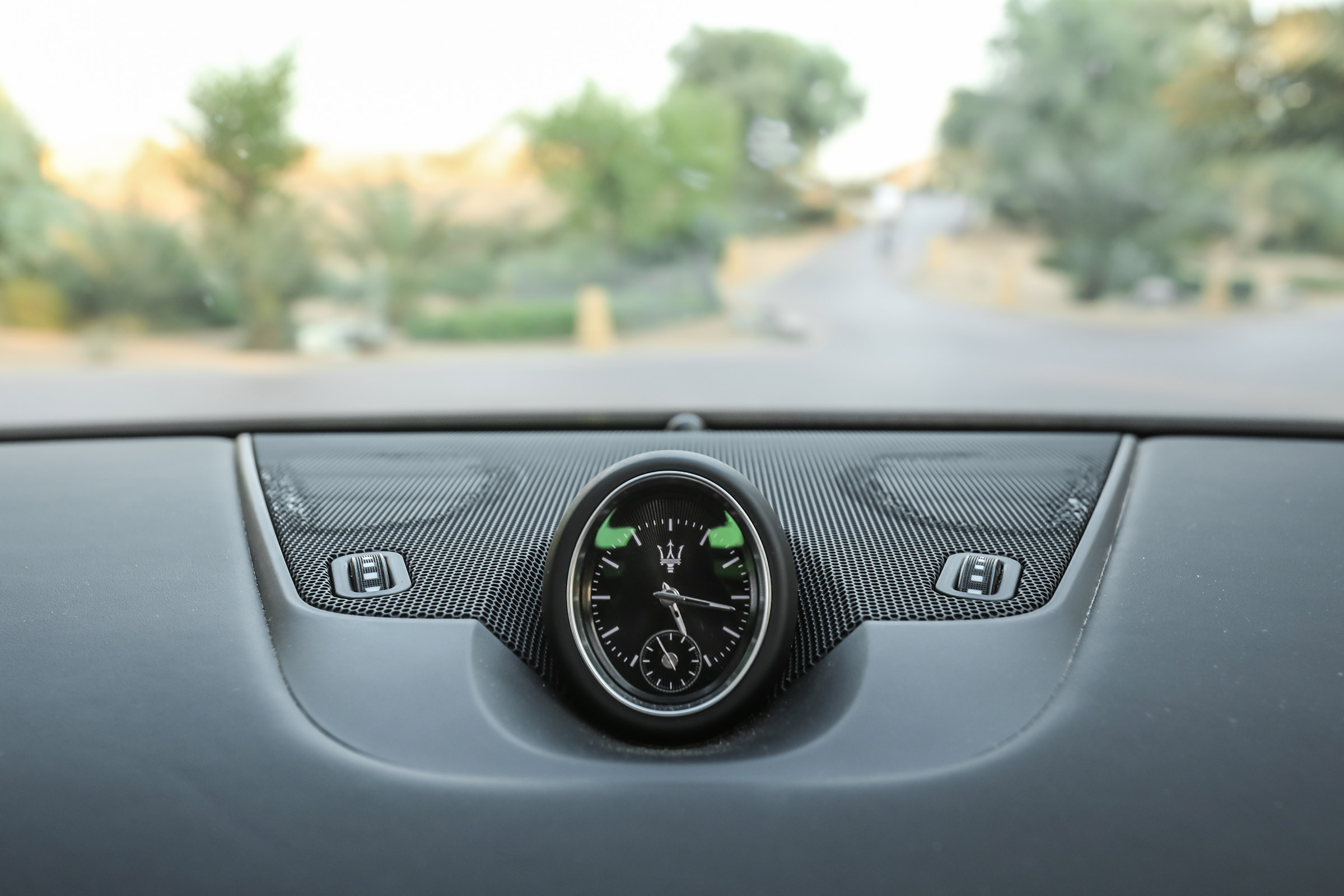 Maserati Levante - clock