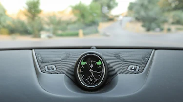Maserati Levante - clock