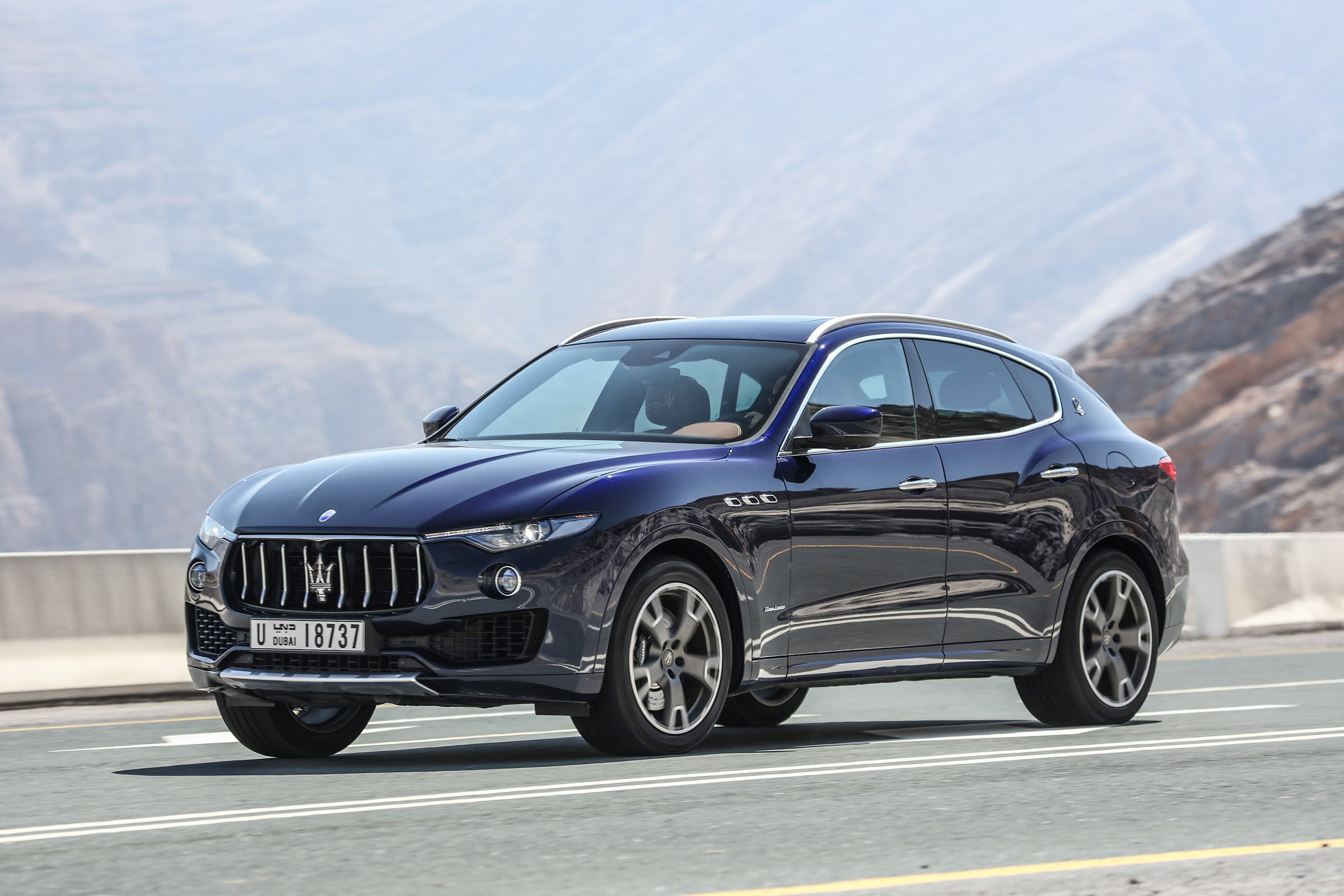 Maserati Levante - front/side
