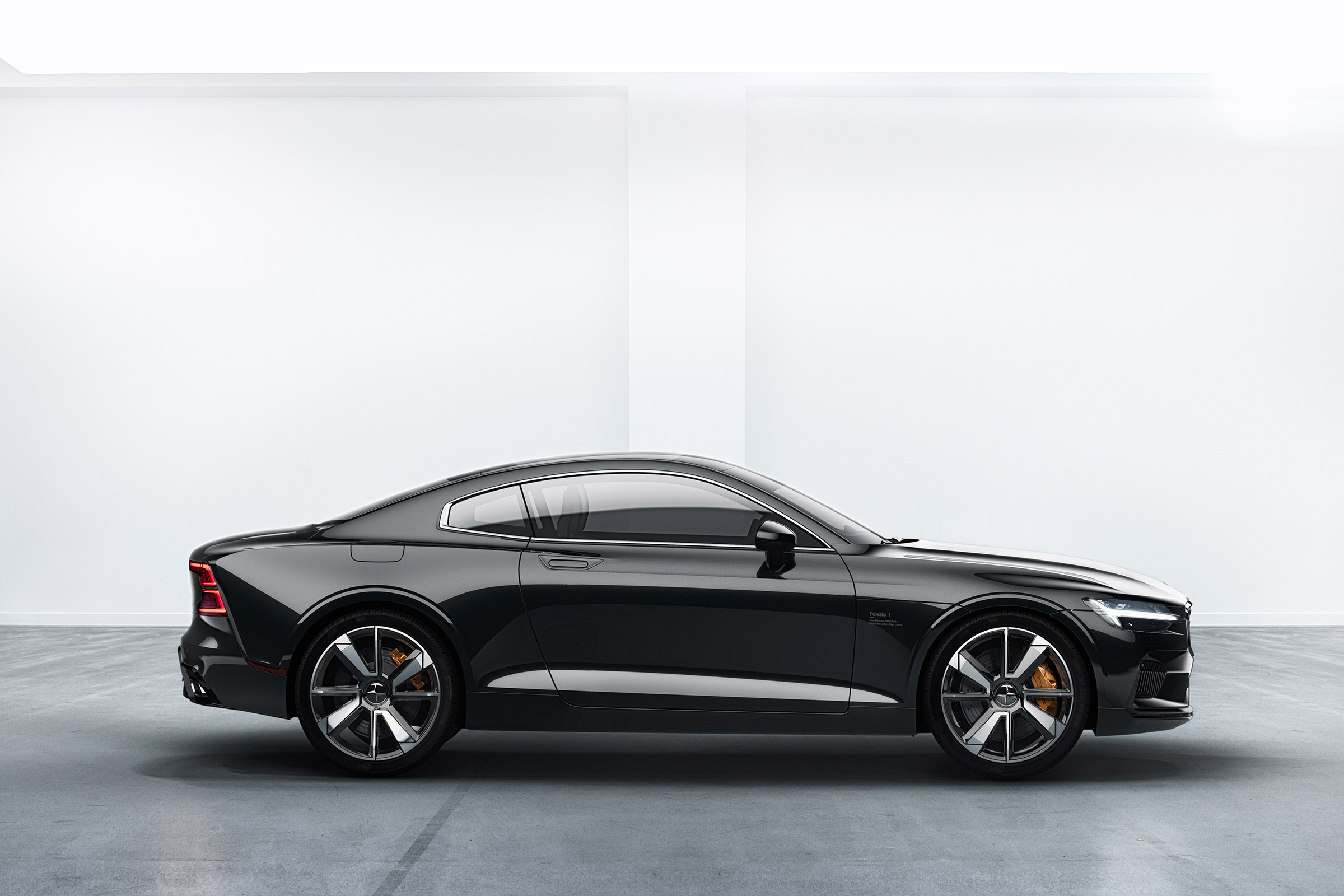 Polestar 1 - side