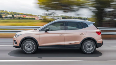 SEAT Arona - side