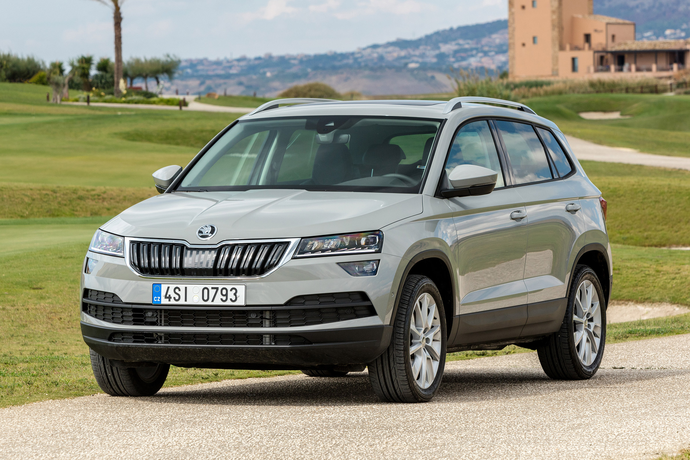 Skoda Karoq - front static