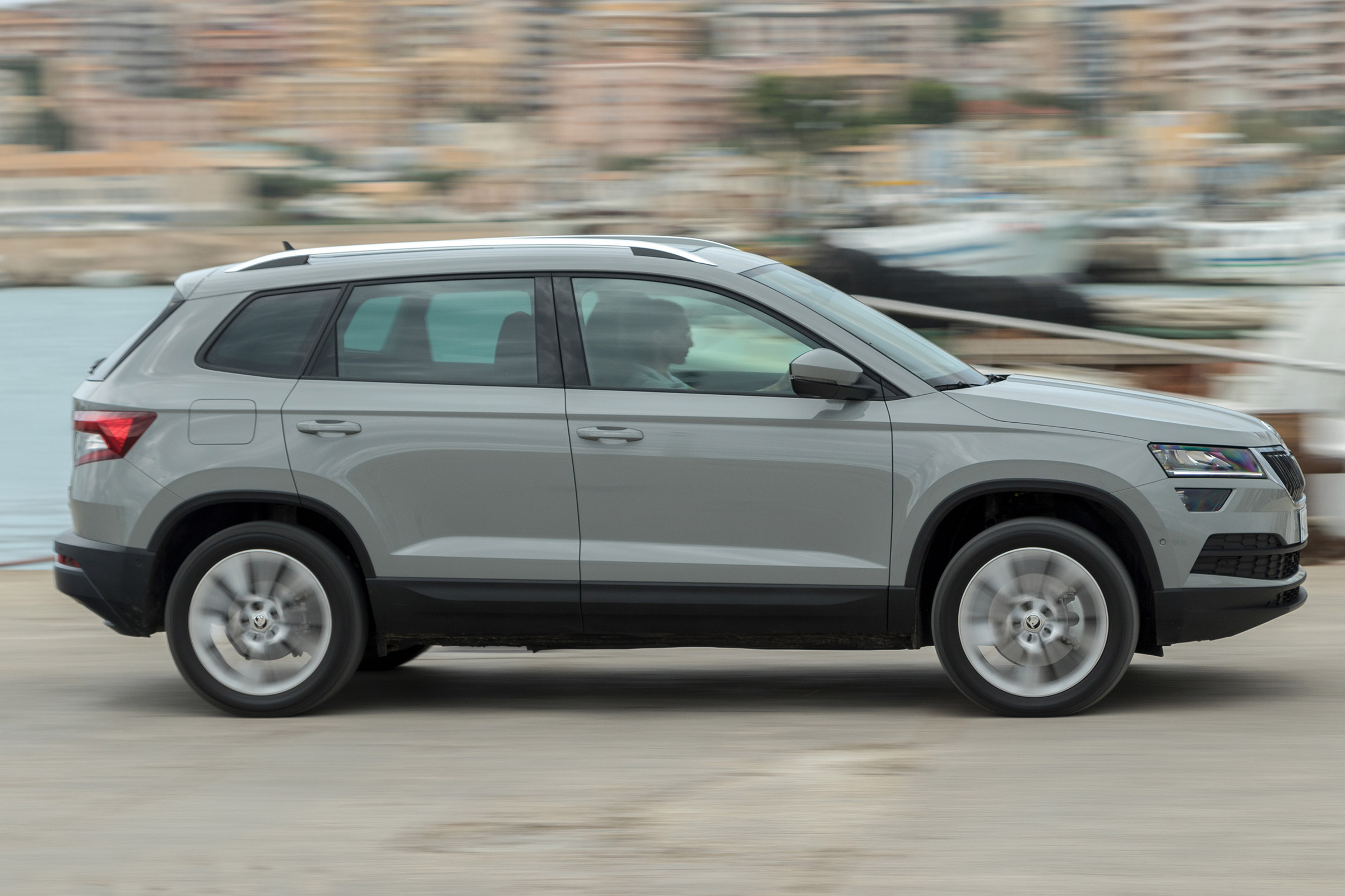 Skoda Karoq - side