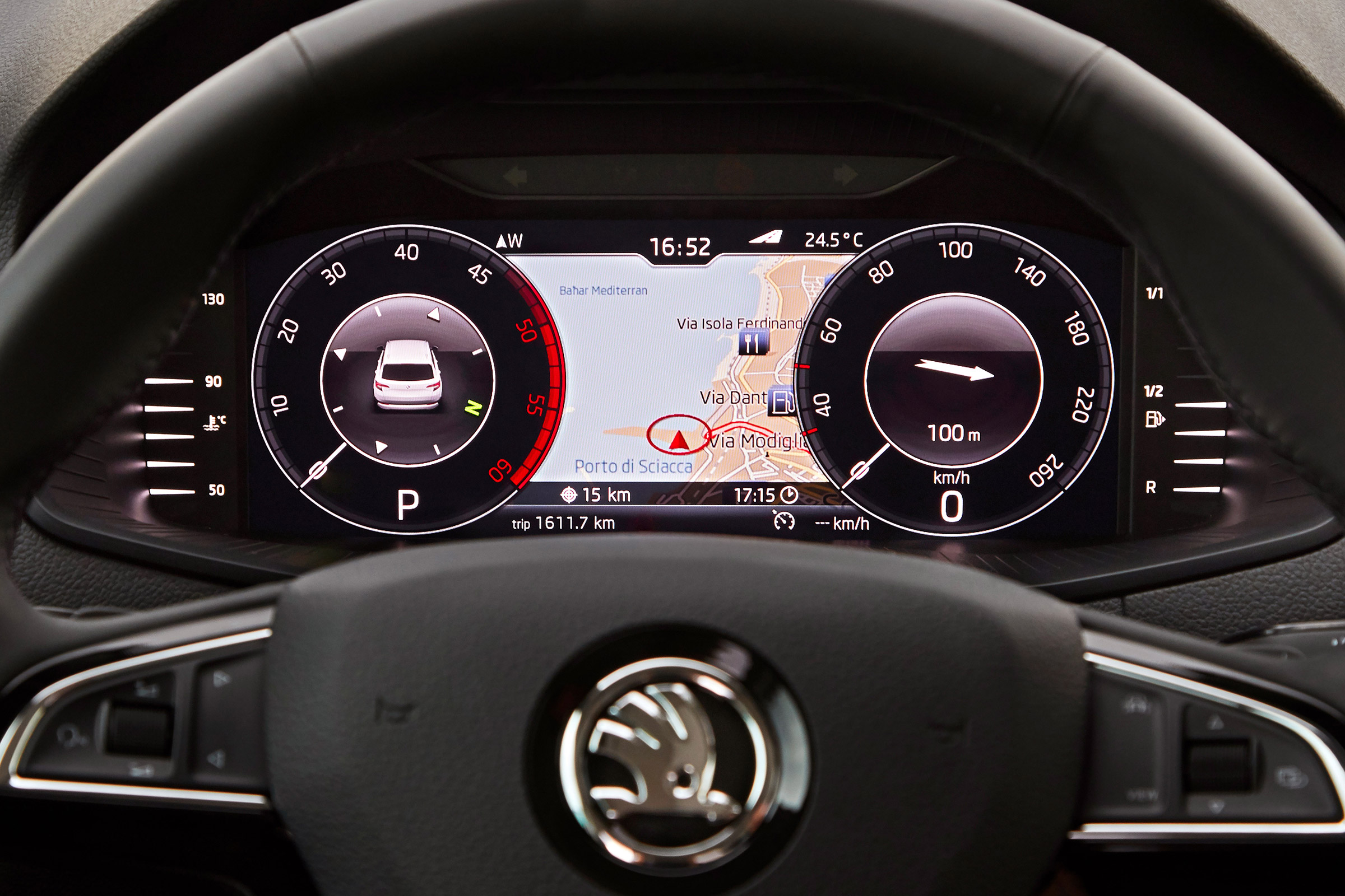 Skoda Karoq - dials