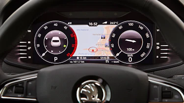 Skoda Karoq - dials