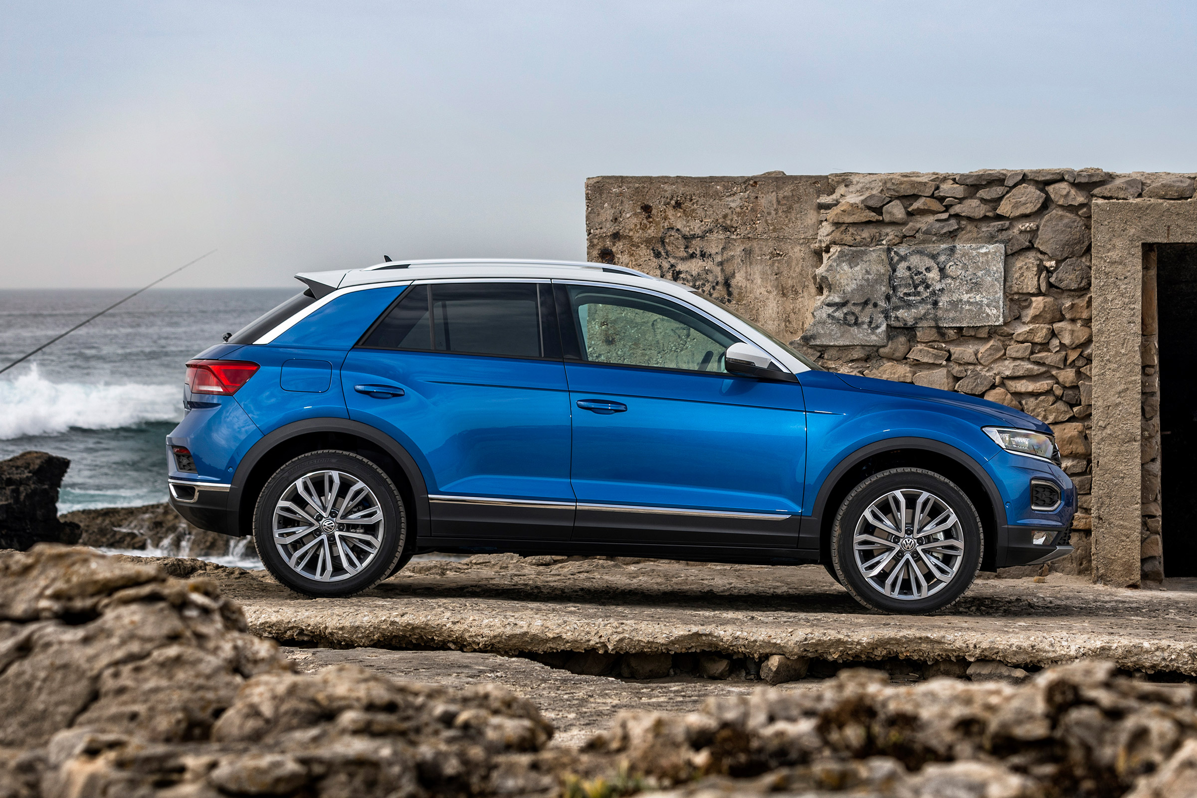 Volkswagen T-Roc - side static