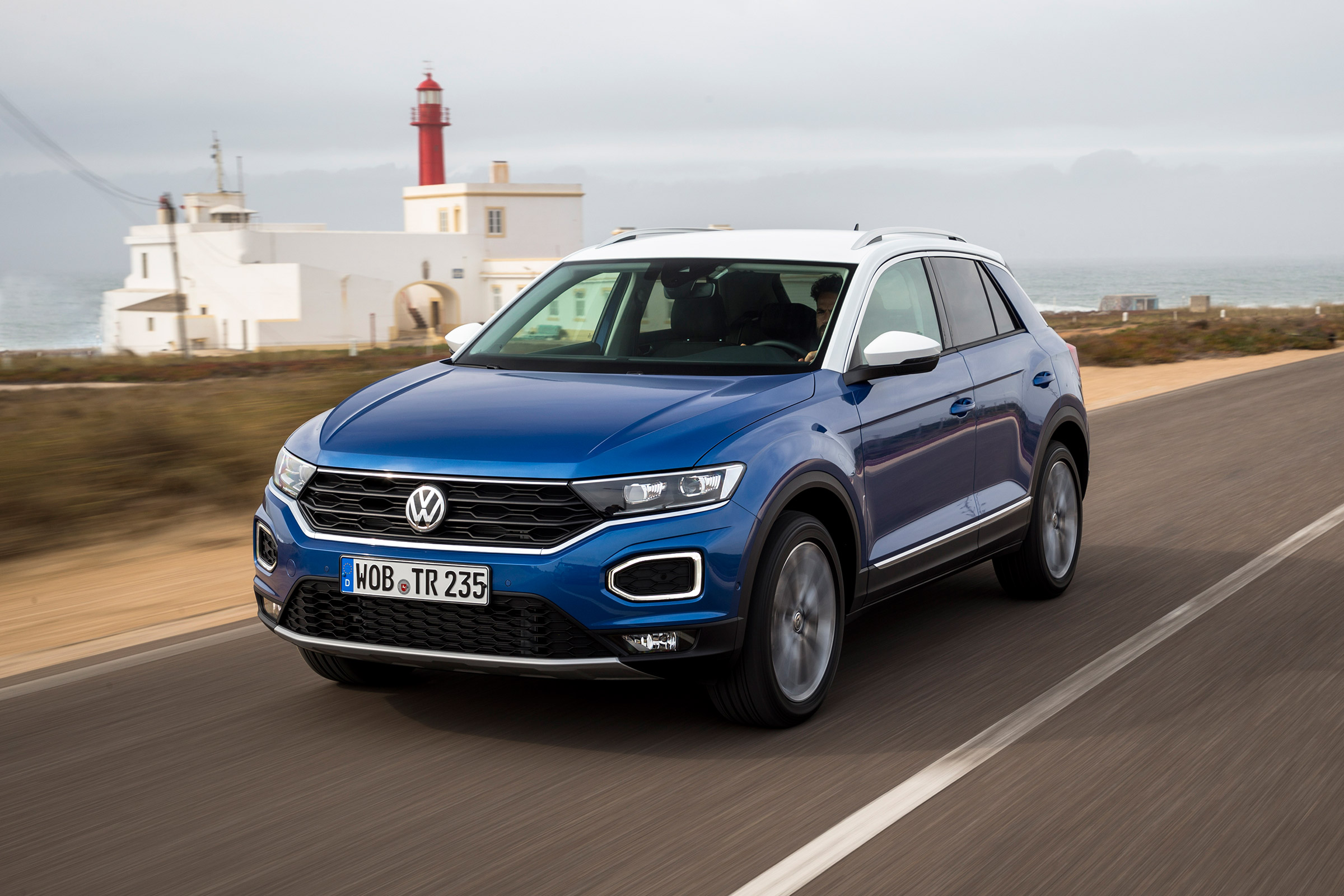 Volkswagen T-Roc - front tracking