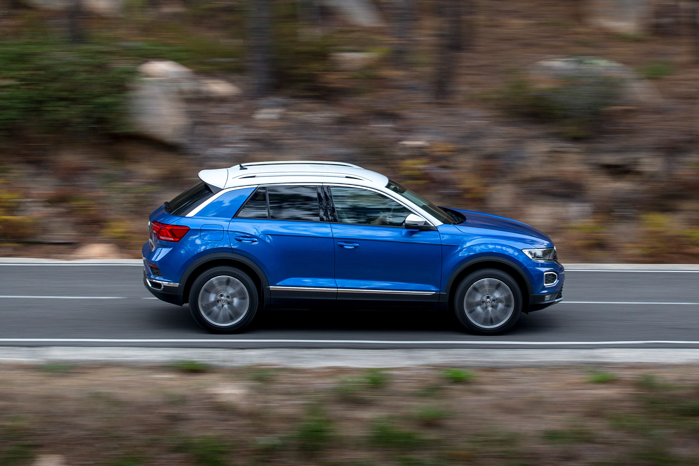 Volkswagen T-Roc - side action