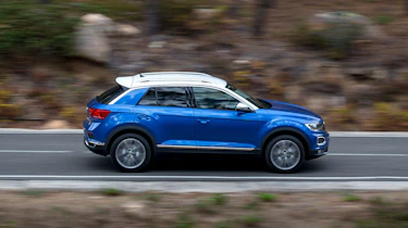 Volkswagen T-Roc - side action