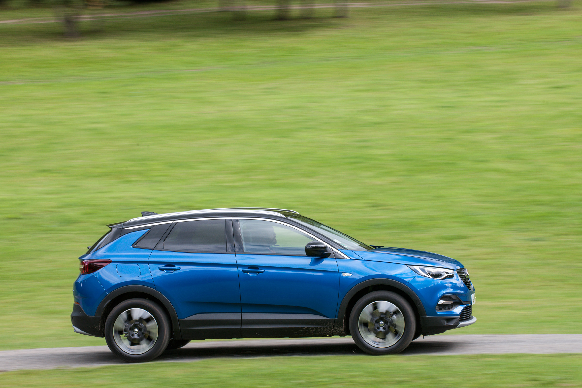 Vauxhall Grandland X side