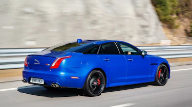 Jaguar XJR 575 - rear action