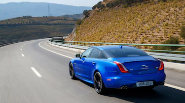Jaguar XJR 575 - rear tracking