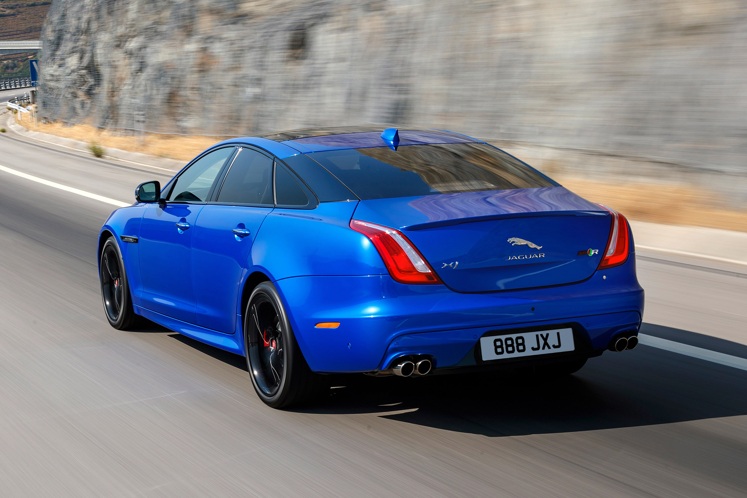 Jaguar XJR 575 - rear