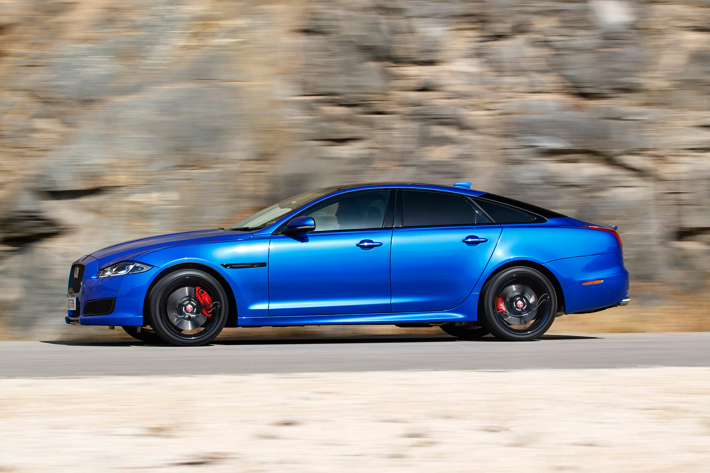 Jaguar XJR 575 - side