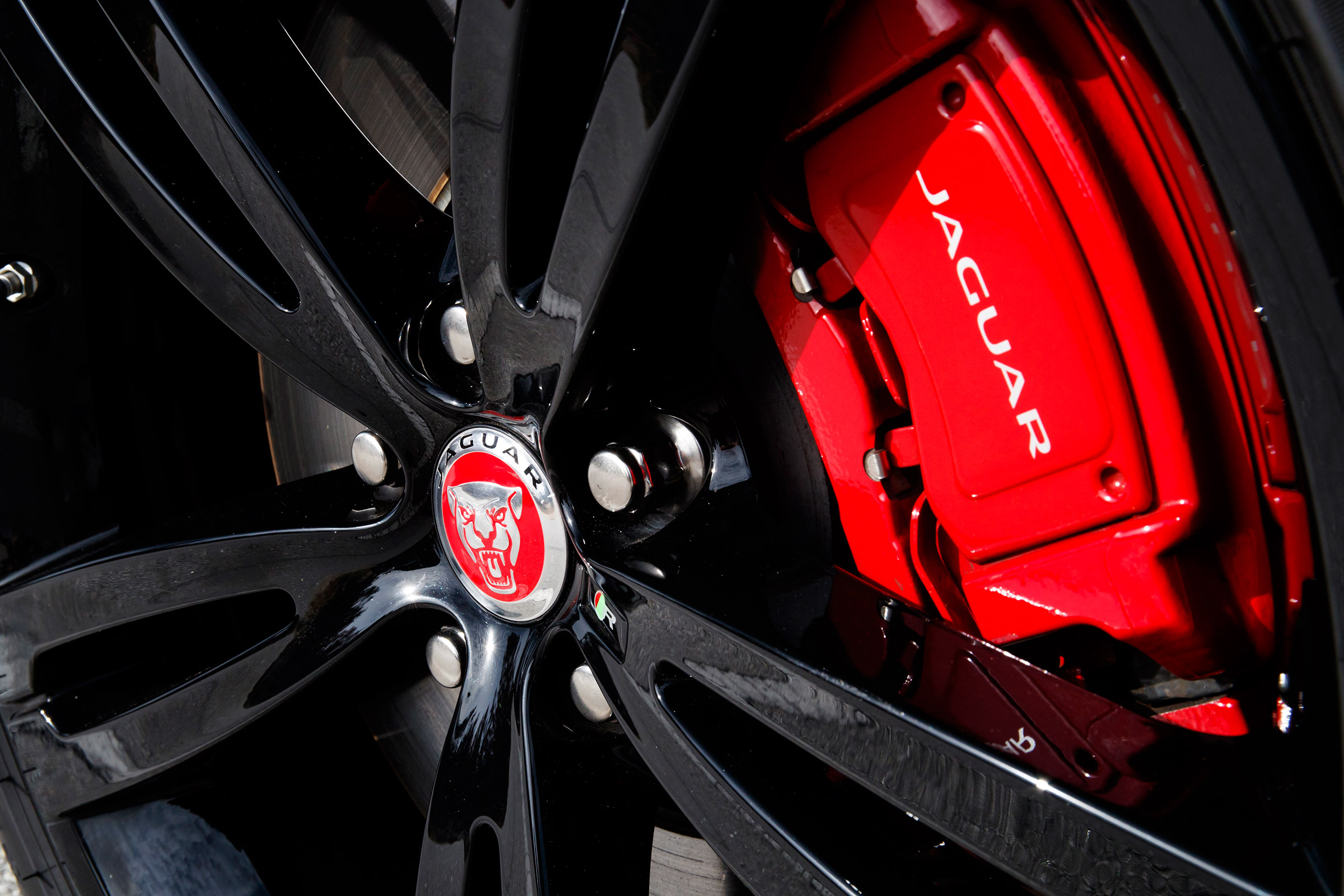 Jaguar XJR 575 - wheel